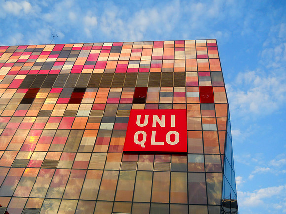 I love this building.  This was one of about three "blue sky" days.  Smog makes white skies.