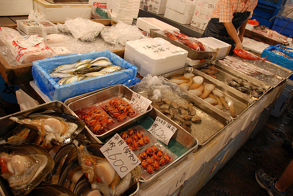 The Ozawa's know a chef who personally took us back into the "inner working" part of the market.  We met him at 7:00 a.m. and followed him back.
