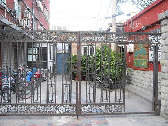 The entrance to The Tree is through this gate and at the end of an alley.