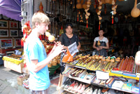 Trent found a music shop on the streets of Zhujiajiao.
